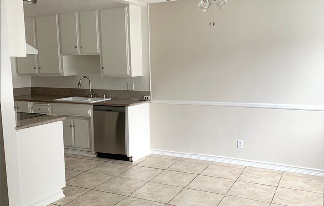 220 E Live Oak St