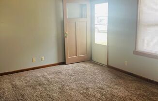 2 beds, 1 bath, $875