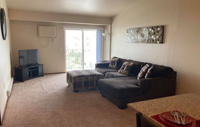 1 bed, 1 bath, 803 sqft, $1,425, Unit 3308