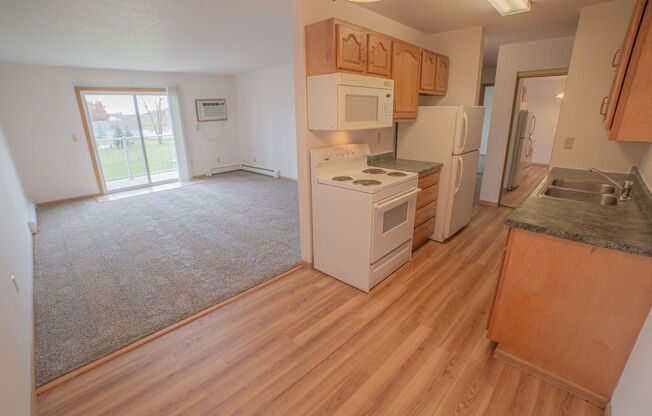 2 beds, 1 bath, 905 sqft, $799, Unit 122