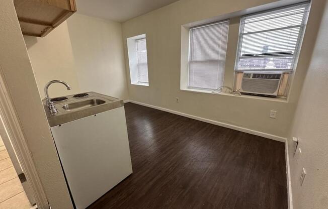 1201 N 18 ST