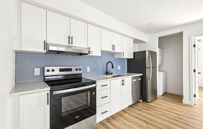 The Crest |NEWLY Renovated Studios, Lofts, 1, 2 & 3 Bedroom Homes Near the Beach