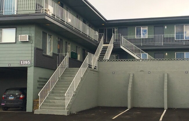 2 beds, 1 bath, $1,325, Unit 1395Stardust-7