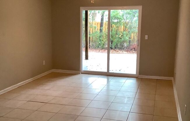 2 Bedroom, 2 Bath Condo Minutes From Main Gate