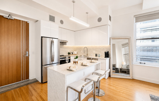 1 bed, 1 bath, 670 sqft, $2,675, Unit 908