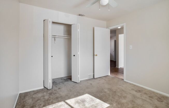 2 beds, 1 bath, 700 sqft, $945, Unit 9002