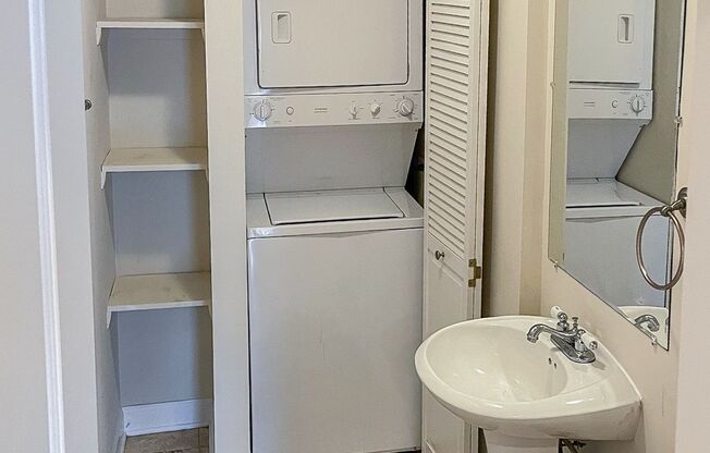 3 beds, 2.5 baths, 1,200 sqft, $3,300, Unit 3922-3