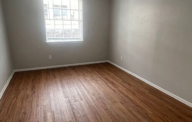 2 beds, 1 bath, 750 sqft, $1,000, Unit K708 - 307 - 109