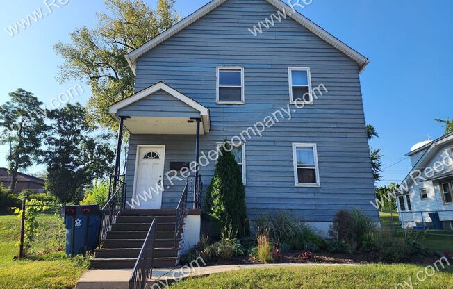 Beautifully remodeled 3 bedroom 1 bathroom Duplex