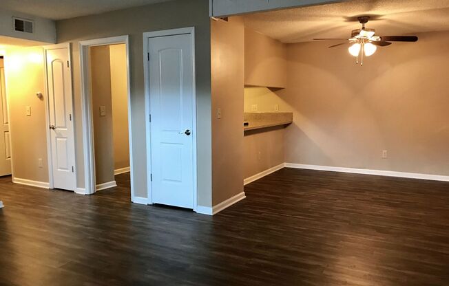 2 beds, 1 bath, 945 sqft, $1,325, Unit 8719-101