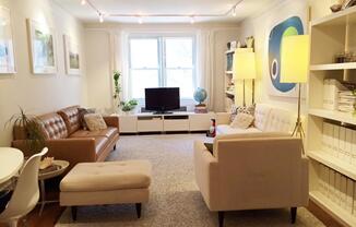 305 W 52 ST