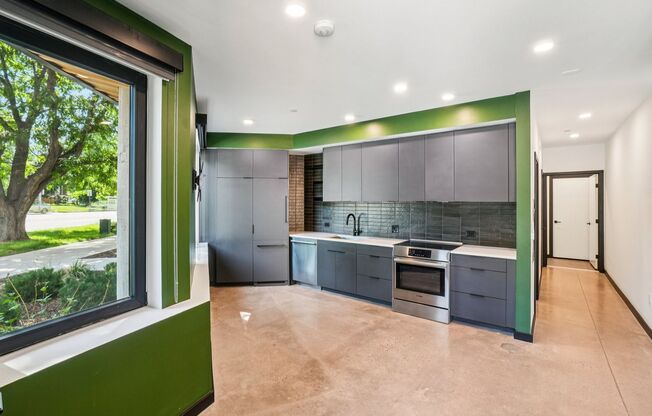 Urban 1-bedroom/ 1-bath Corner Unit in City Park West