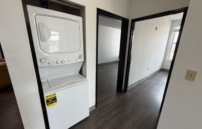 2 beds, 1 bath, 990 sqft, $1,900, Unit 601