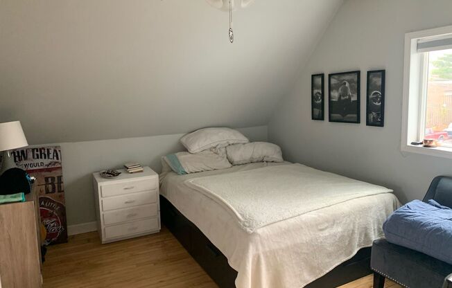 Single Family Home in Bryn Mawr - 3 bed 2 bath!