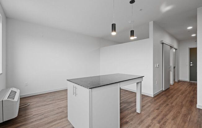 1 bed, 1 bath, 530 sqft, $1,395, Unit 322