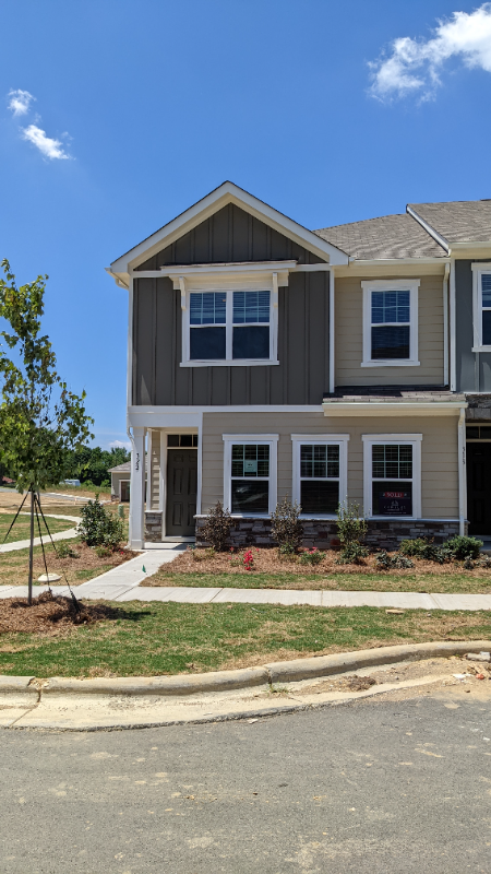 322 PLANTERS TRCE LN
