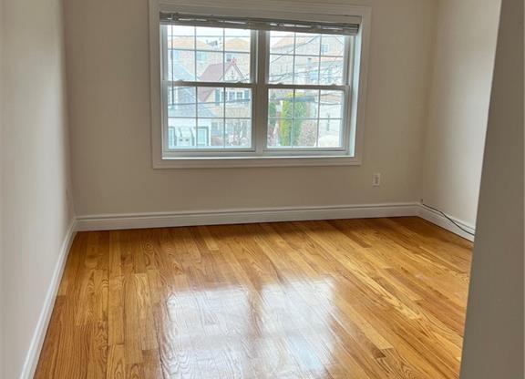 260 ROBINSON AVE