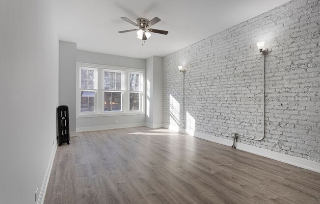3 beds, 1 bath, 850 sqft, $2,550, Unit 1906-1