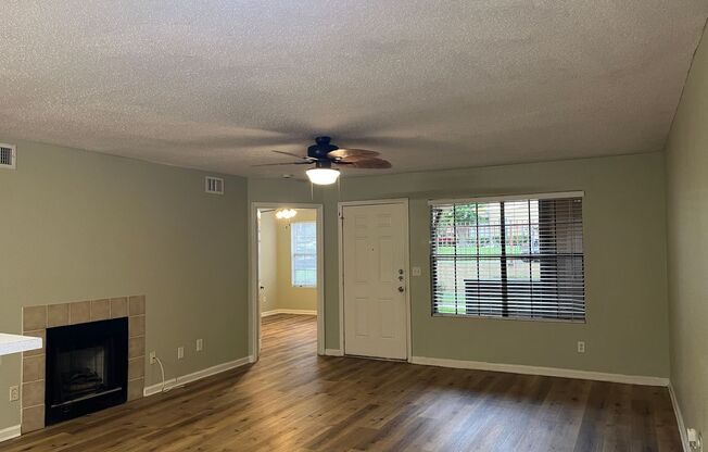 355 Lakepointe Drive #204