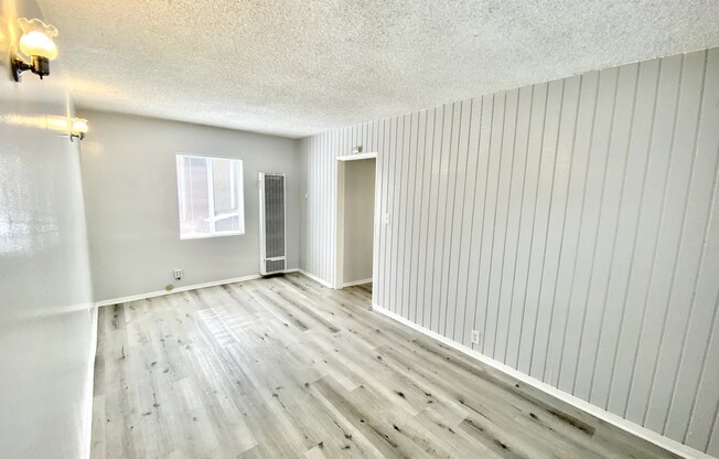 3832 W 118 PL