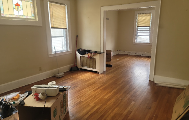 3 beds, 1 bath, $2,500