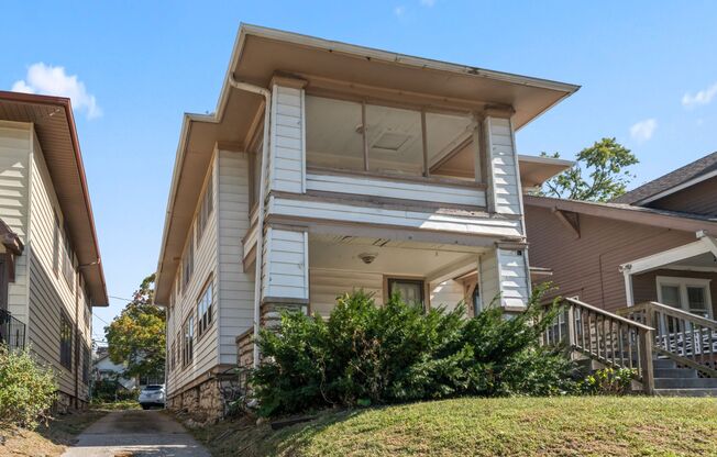 2 beds, 1 bath, 1,300 sqft, $1,295, Unit 5305 Charlotte St. Unit 2