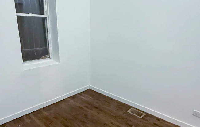 8714 S COMMERCIAL AVE