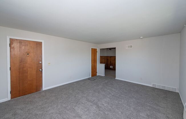 1 bed, 1 bath, $825, Unit UNIT 4