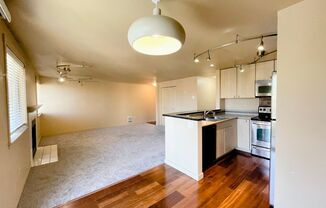 Spacious 2 Bed in Beautiful Complex!