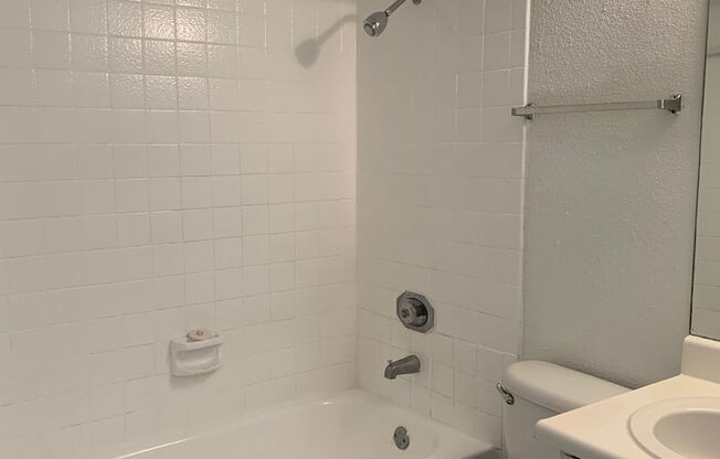 2 beds, 2 baths, 1,003 sqft, $1,050, Unit 2201