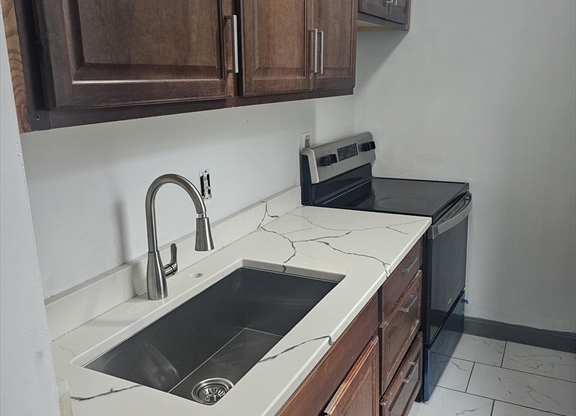 3 beds, 1 bath, 1,200 sqft, $2,200, Unit APT 1