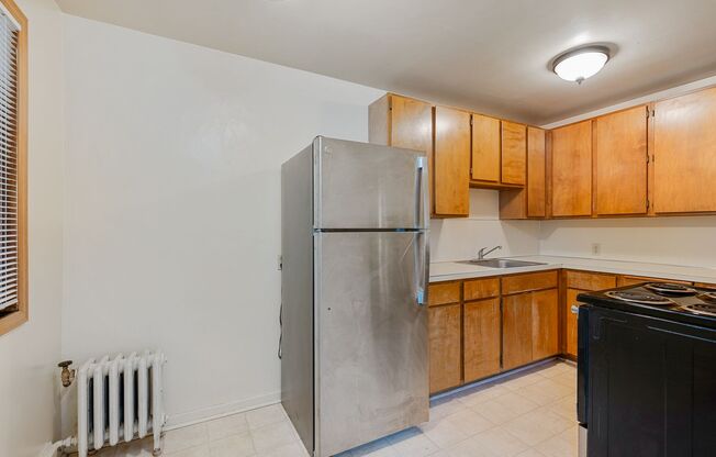 Studio, 1 bath, 582 sqft, $1,395, Unit B