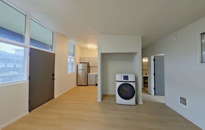 3 beds, 1 bath, 755 sqft, $2,347, Unit 31B