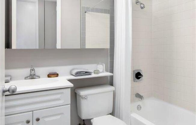 2 beds, 1 bath, 667 sqft, $5,152, Unit 19C