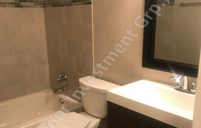 2 beds, 1 bath, $1,250, Unit 10