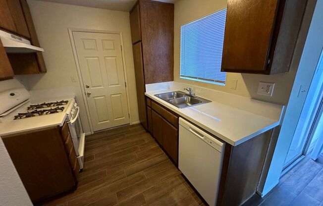 1 bed, 1 bath, $1,350, Unit 12