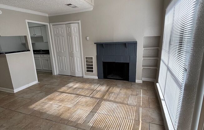 1 bed, 1 bath, 702 sqft, $1,100, Unit 1605