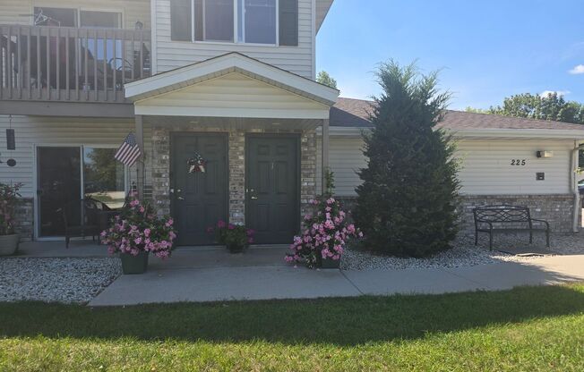 2 beds, 1 bath, 1,010 sqft, $1,269, Unit PL   4103