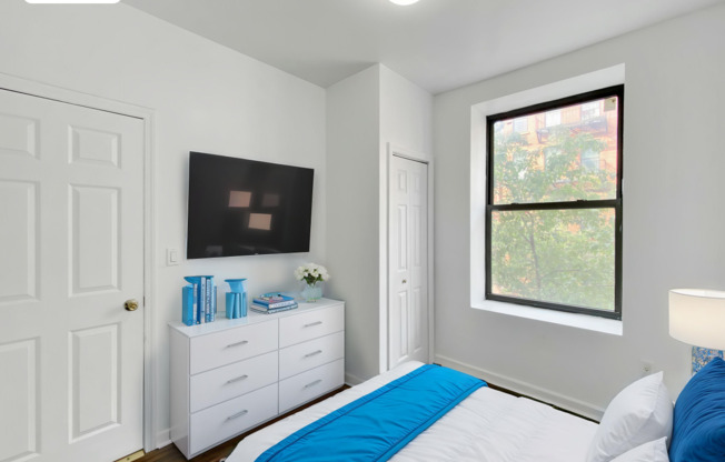 528 W 152 ST