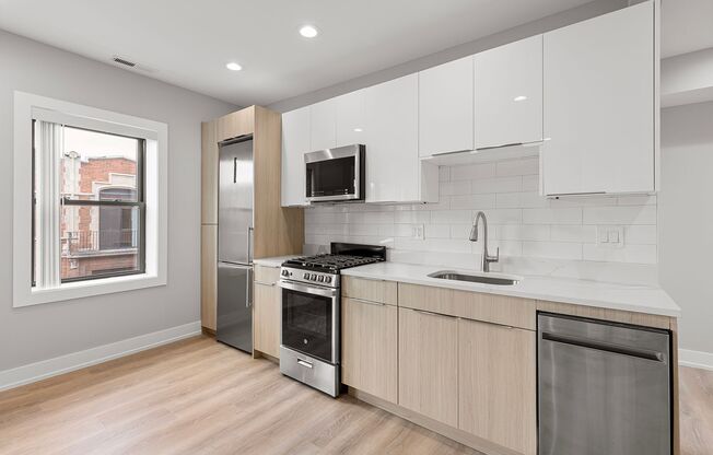 2 beds, 2 baths, 646 sqft, $2,250, Unit 1548-2B