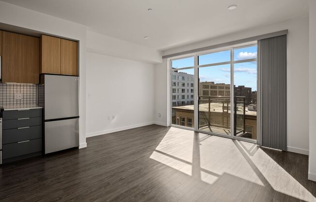 1 bed, 1 bath, 565 sqft, $2,395, Unit 606