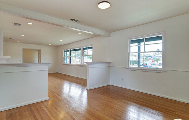 7101 W 85 ST