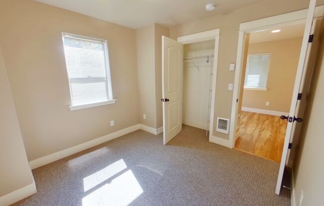 2 beds, 1 bath, $1,600, Unit 4