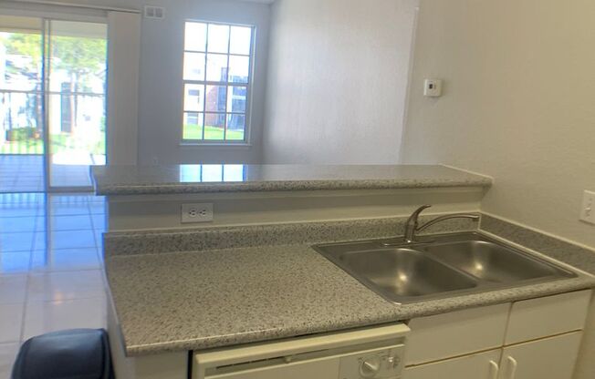 Beautiful 2/2 in an amazing secure community