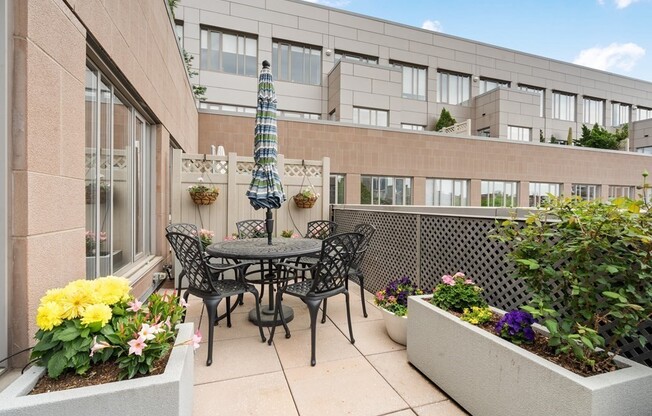 1 bed, 1 bath, 795 sqft, $4,300, Unit 523