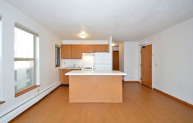 2 beds, 1 bath, 725 sqft, $1,215, Unit 1 - 23