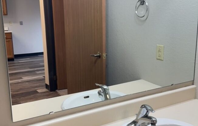 1 bed, 1 bath, 623 sqft, $497, Unit LV 104