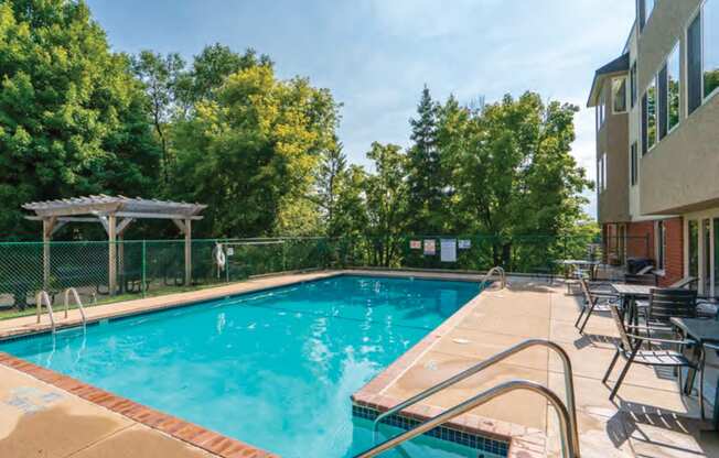 Quail Ridge Outdoor Pool & Grill Area