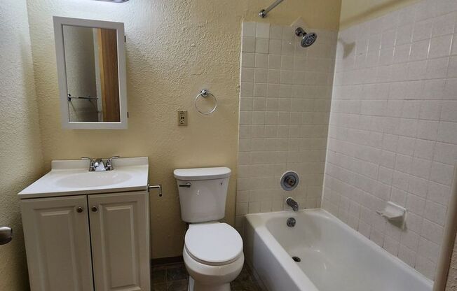 1 bed, 1 bath, 460 sqft, $1,050, Unit 310