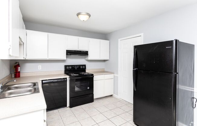 1 bed, 1 bath, 595 sqft, $799, Unit C-12